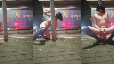 药娘便器米米 淫乱母狗出没请注意！！！ 小母狗为了占领领地，在路灯下面全裸喷尿