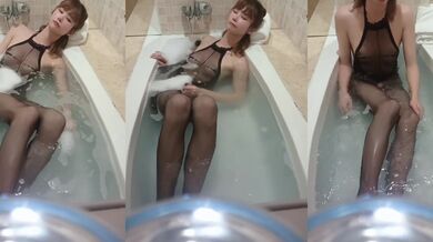 深圳179 女模(Ts腿精)- 清雪 - 黑色连身袜湿身诱惑，想一起来浴缸泡泡澡么，玩玩我的仙女棒~