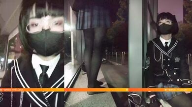 超强Ts玲芸：地铁口黑丝露出、诱惑的二次元打扮，超美的妆容，刺激又大胆，夜黑风高人来人往，仙女棒监视下喷射精液！