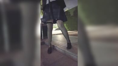 超牛逼-马路边自慰-CD聆风 你是真牛逼，路人车辆络绎不绝，你坐着狂撸射不停！