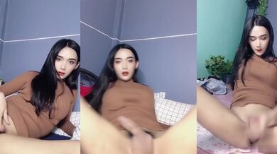 可爱的小妖-格格- 妹妹，精致的五官，外面还有鸡鸣，一大早晨勃难受死了，必须撸 想喝妖液吗