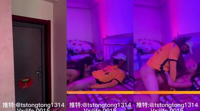 天津Ts小草莓：勾引外卖小哥，真实不严，如此美女，小哥按捺不住，人妖也上了，爽死爽死，下面也紧，口暴！