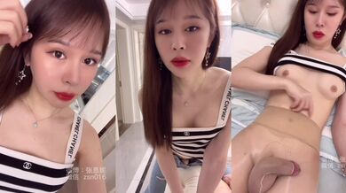 国产TS系列肤白貌美的张思妮紧身肉丝套着仙女棒摩擦自慰射在大姨妈上