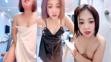 轻熟女的诱惑，全程露脸情趣睡衣，跟狼友互动撩骚听指挥，跳蛋自慰道具抽插，把自己玩的高潮不断喷水真刺激