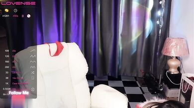 【reaowna】妖艳小骚货圣诞情趣装，白色网袜，拉珠爆菊花，口塞大黑牛玩穴，极度风骚淫荡