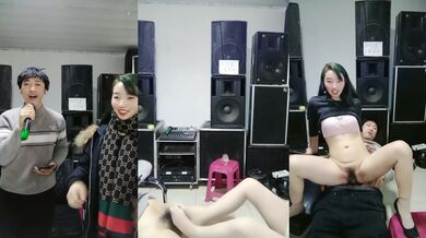 大哥的女人叫大嫂，工作室内跟骚逼大战，唱歌互动狼友调情，口交足交丝袜高跟诱惑，衣服都没脱完就草上了