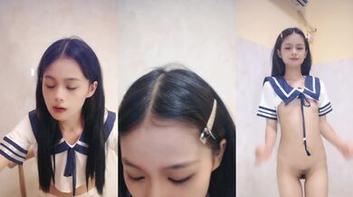 学生制服，清纯小萝莉，甜美邻家妹妹，娇小身材，贫乳嫩穴，椅子上玩跳蛋，震动棒抽插，娇喘呻吟