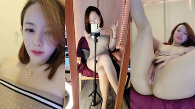 性感女神御姐飘飘精彩大秀直播刺激狼友，勾搭小鲜肉调教，全程露脸揉奶玩逼让小哥边舔边抠，浪叫不止好骚啊