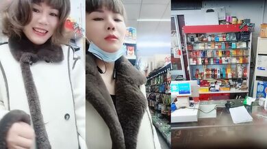 极度风骚的超市老板娘，露脸在店里发骚，逼里塞跳蛋透明衣服面对顾客漏出好刺激，揉奶玩逼自慰高潮喷水特写