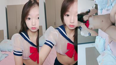 校花女神的诱惑，全程露脸制服情趣跟狼友撩骚互动，活好不粘人线下约啪，线上卖骚，无毛白虎道具插入好刺激