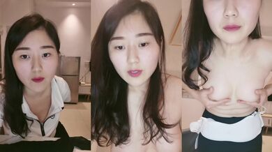 气质尤物美御姐，来玩姐姐的骚逼，从下往上视角，假屌抽插骚穴，翘起大肥臀，极度风骚