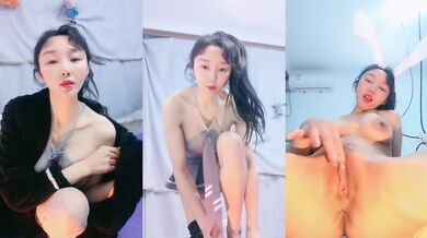 气质轻熟女大姐姐露脸大秀激情，丝袜情趣装扮诱惑，互动狼友发骚，揉奶玩逼各种展示，淫声荡语精彩不断刺激