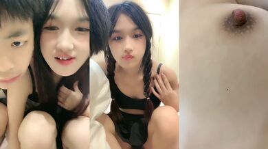 渣男小哥的清纯女友，全程露脸镜头前听狼友指挥被小哥调教，揉奶玩逼看特写，使劲抠骚穴，压在身下边亲边草