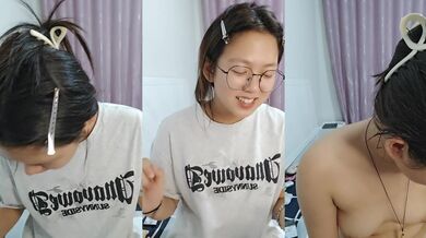 看着很清纯的妹子，全程露脸脱光了衣服陪狼友骚，浴室洗澡诱惑还小跳一下，在家偷偷吸烟给狼友看逼逼特写