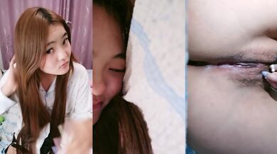 纯情女大学生深夜都要睡觉了还要给狼友看一下，乖巧听话全程露脸漏出奶子和逼逼，揉捏骚奶展示流水的一线逼