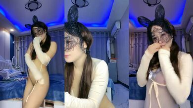 翘臀芭比野味风骚小野猫，丝袜情趣各种诱惑，无毛白虎逼撅着屁股道具插逼里给狼友展示，骚浪动作不断别错过