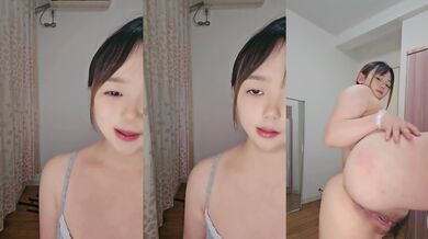 邻家大奶妹露脸精彩大秀直播，制服白丝情趣诱惑，跟狼友叫爸爸，揉奶玩逼道具抽插高潮冒白浆，精彩又刺激