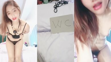 饥渴的骚姐姐，镜头前露脸求狼友调教，淫声荡语互动撩骚情趣诱惑，性欲旺盛的骚穴淫水泛滥道具抽插呻吟可射