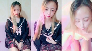 JK装金发小姐姐！撩起裙子没穿内裤！无毛骚穴揉搓，跳蛋塞入按摩器震动，爽的浪叫呻吟