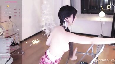 Stripchat站，尤物女神【JyPope】丝袜大长腿，私人秀，假屌乳交，半脱丝袜翘臀，骑乘抽插